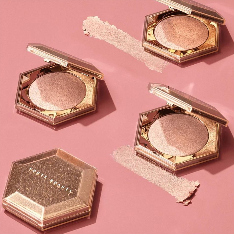 holiday-2020_fenty-beauty-diamond-bomb_002_promo هایلایتر دایاموند فنتی بیوتی